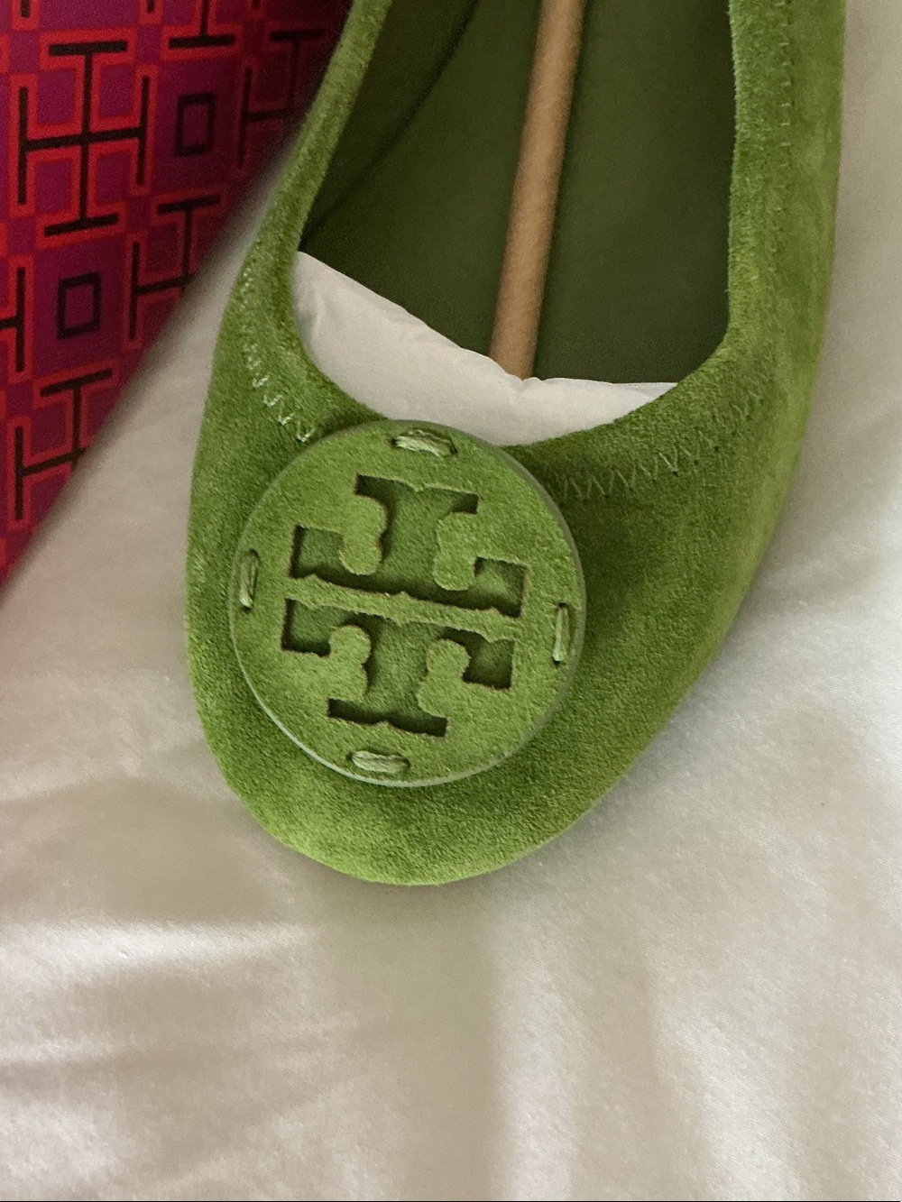 Tory Burch Green Suede Logo Ballet Flats - Picture 2 of 3